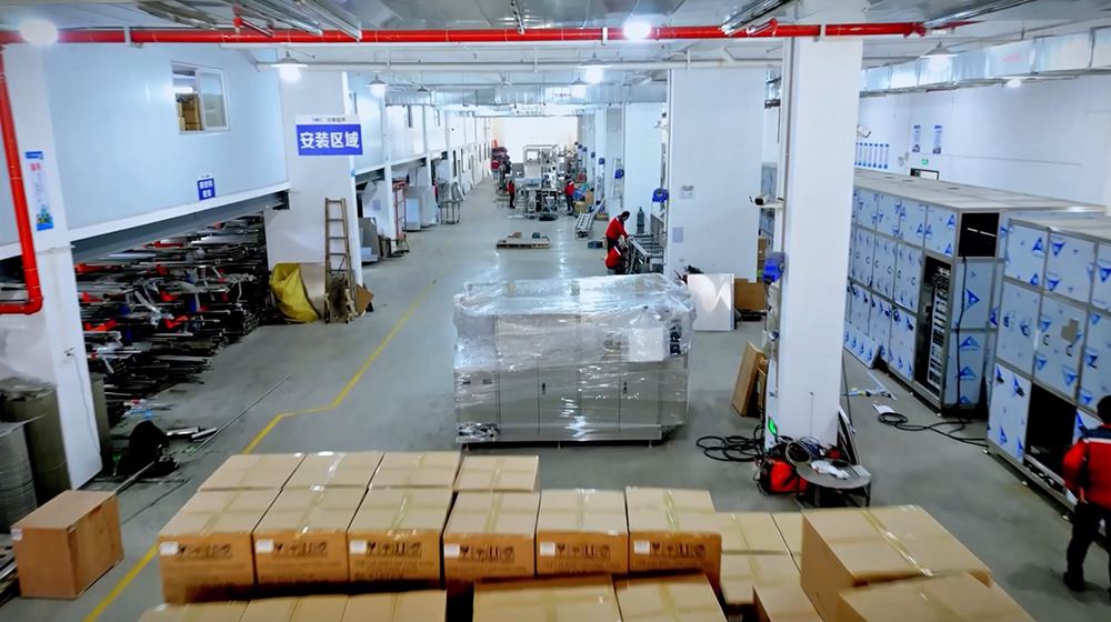 Industrial ultrasonic cleaning equipment production bay