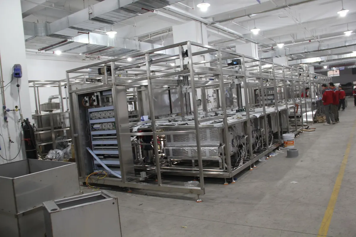 Große Ultraschallreinigungssysteme in der Produktion